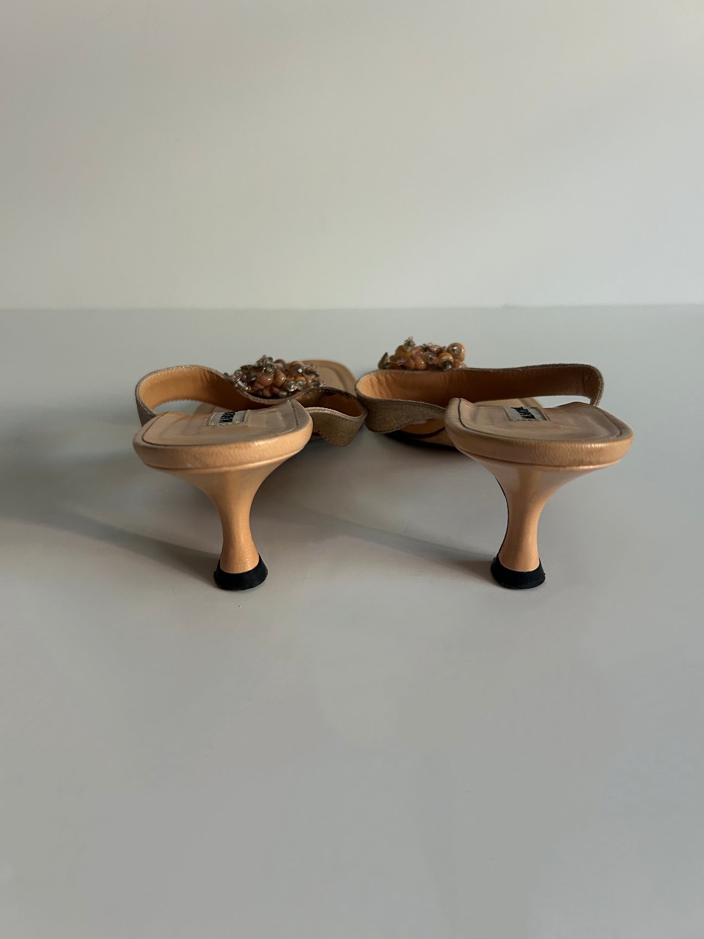 Designer Vintage Manolo Blahnik Shell Embellished Sandals Beaded Pearl Resort Heels Made in Italy